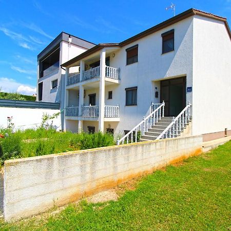 Apartments Veroslava 2159 Pula Buitenkant foto