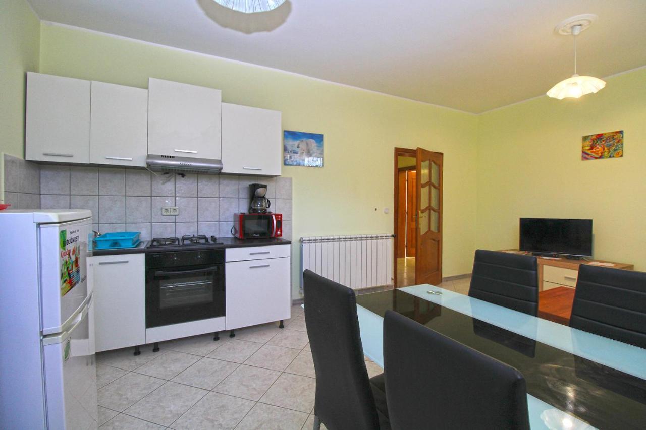 Apartments Veroslava 2159 Pula Buitenkant foto