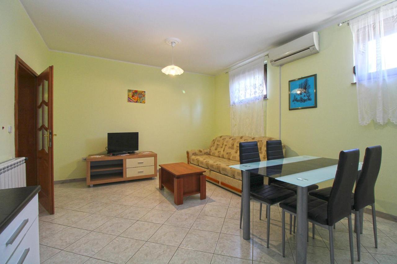 Apartments Veroslava 2159 Pula Buitenkant foto